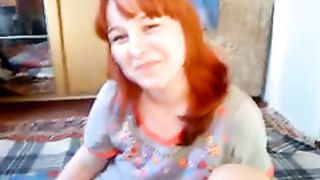 Рыжеволосая мамаша ублажает приёмного сына продолжительным отсосом